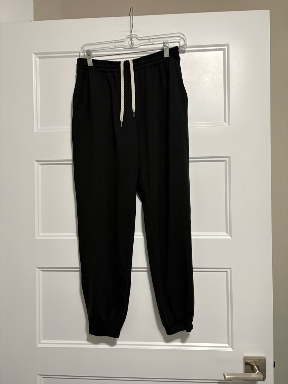 Vuori Black Women's Jogger Pants with White Drawstring Sz Small